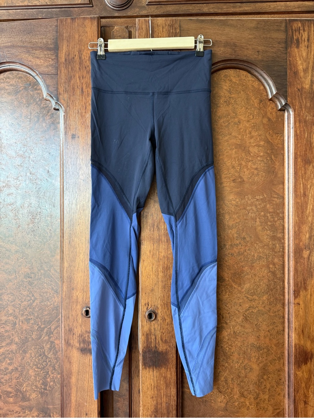 Lululemon Size 6 Blue Leggings RN 106259